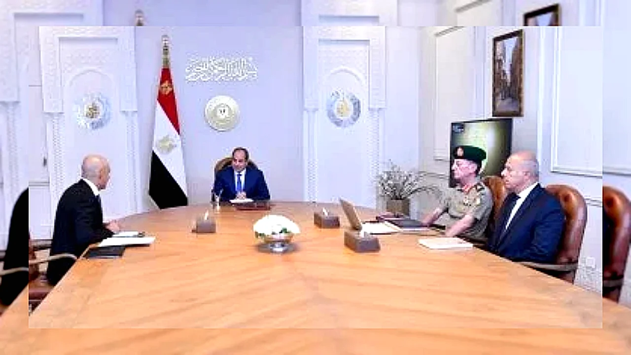 االرئيس السيسي: أهمية بناء قدرات المعلمين باعتبارهم الركيزة الأساسية لتطوير المدرسة