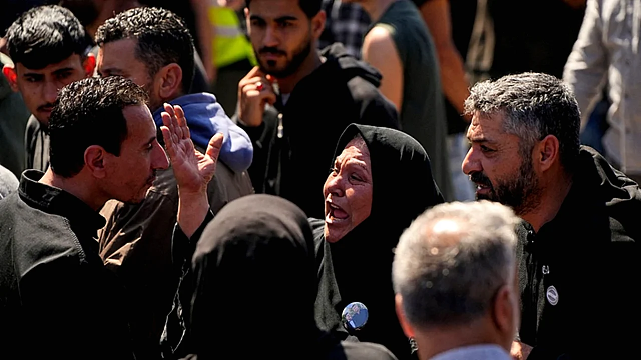إسرائيل تقتل خمسة صور دمار في قطاع غزة بعد قصف إسرائيلي