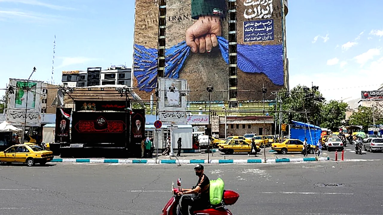 إيران تحذر الولايات مظاهرة في طهران تطالب بقبول خطة السلام