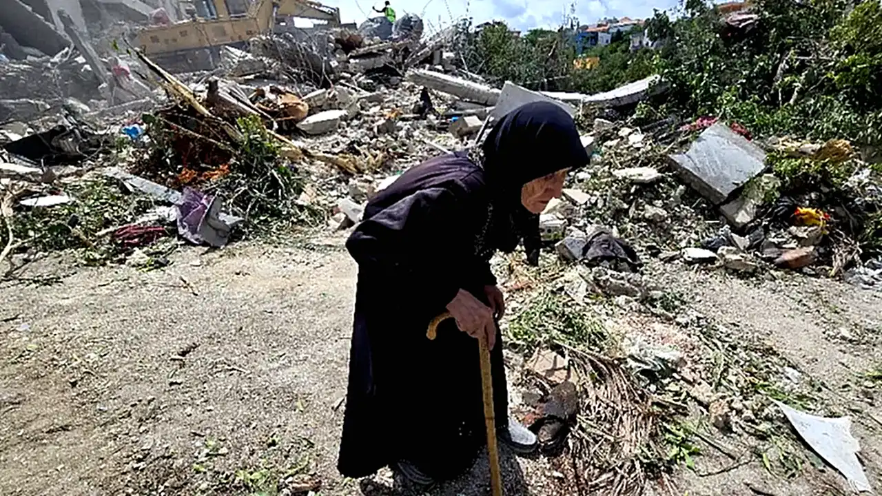 إيران تقول الولايات الحرب في الشرق الأوسط: أنقاض منزل بعد