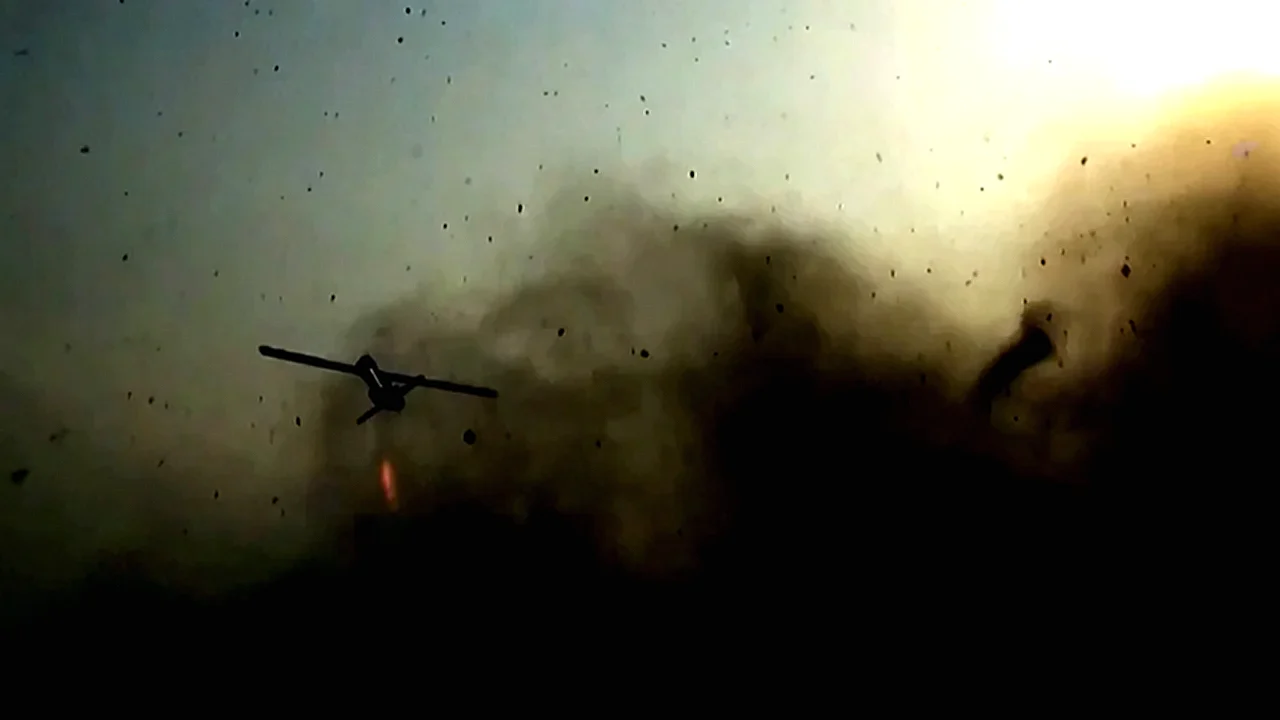 إيران يعود مضيق لا يعود مضيق - مضيق الهرمز أثناء تحركات