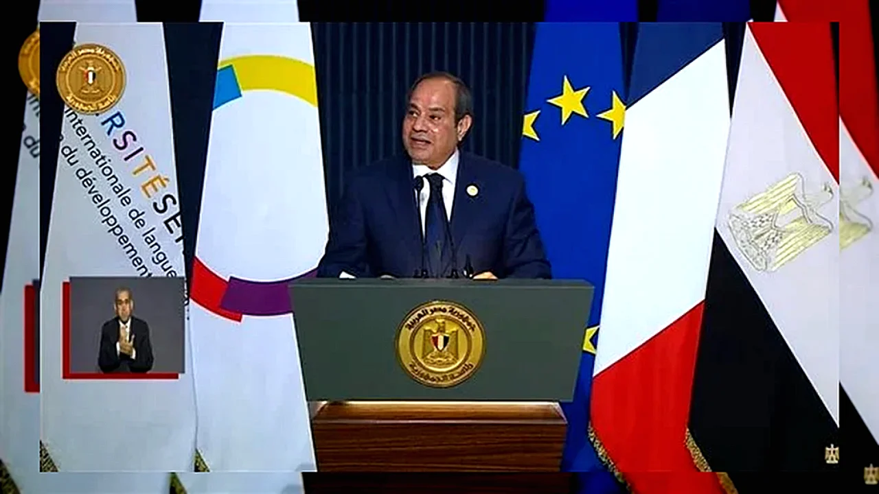 االرئيس السيسي يجري الرئيس السيسي يُجري حوارًا مفتوحًا مع