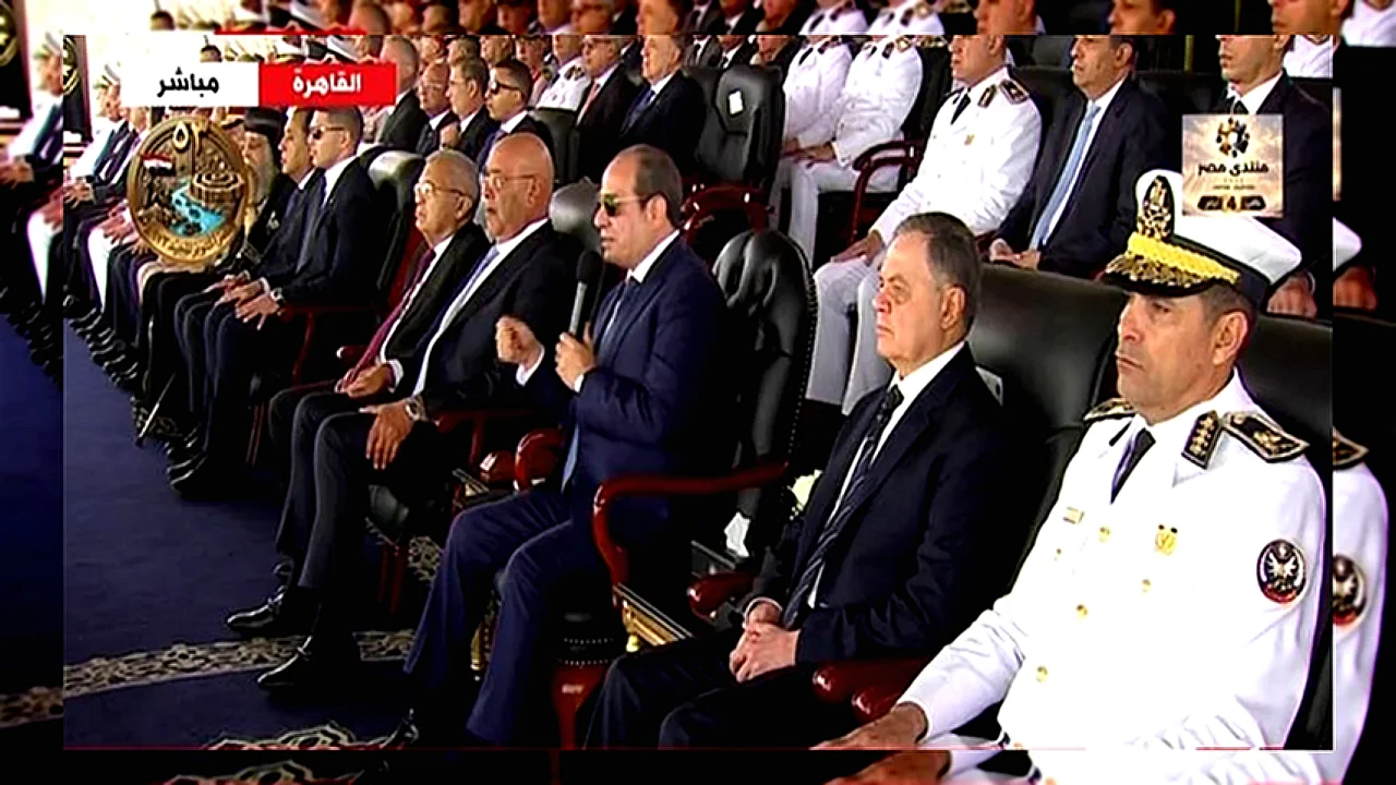 عاجل| االرئيس السيسي: الأمن القومي المصري يقوم على جناحي الشرطة والقوات المسلحة. . واستهدافهما يمس استقرار الدولة