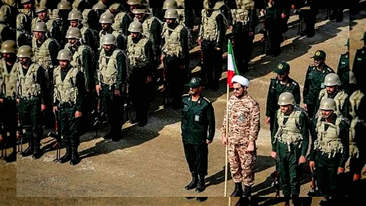 الحرس الثوري الإيراني يحذر من ضربات طويلة على السفن