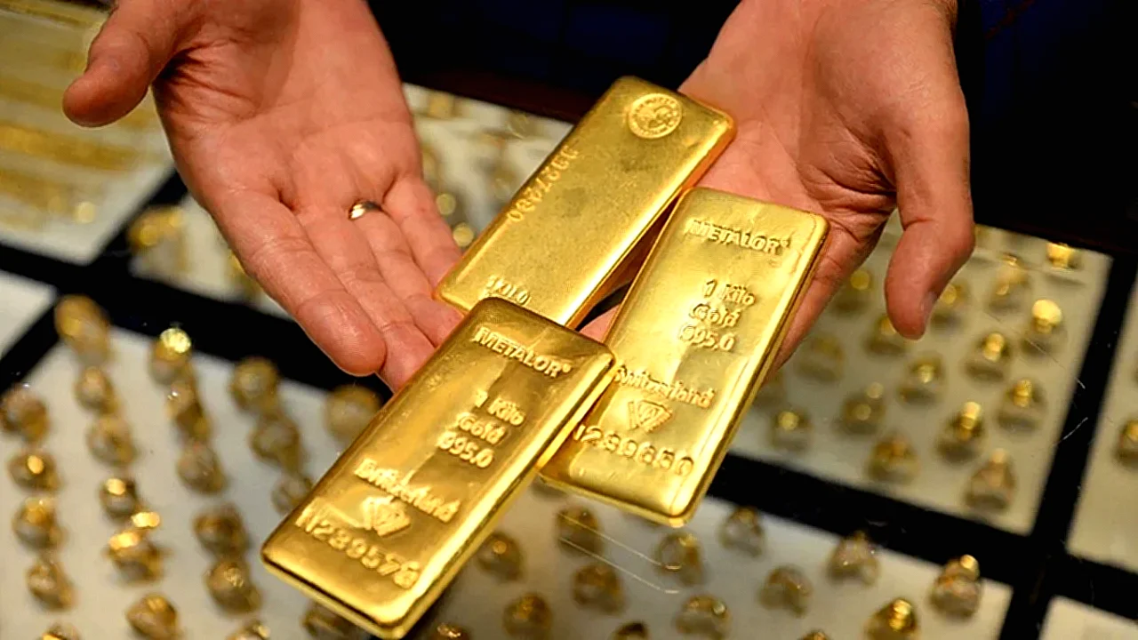 الذهب يتراجع مع الذهب يتراجع - تراجعت أسعار الذهب مع تجدد