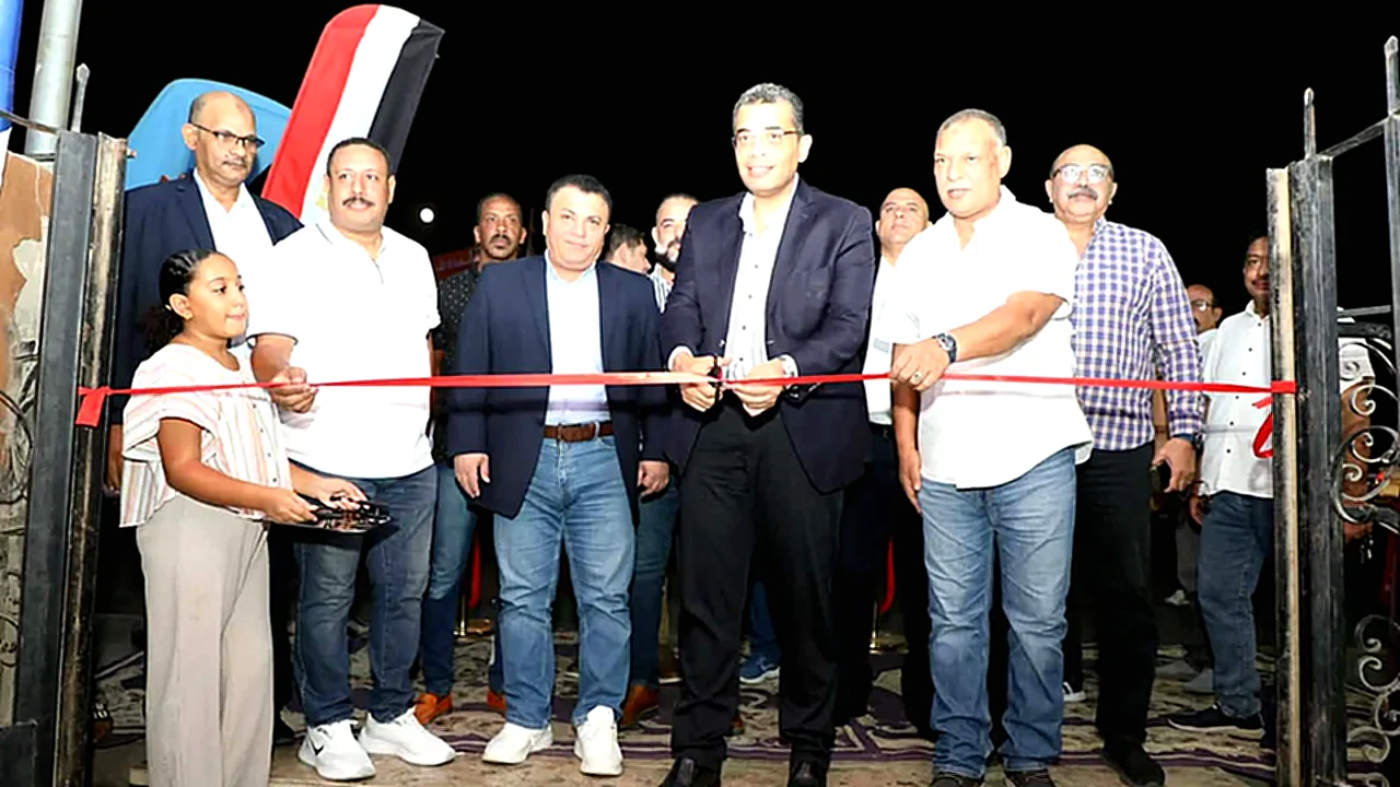 العام الدراسي الجديد محافظ البحر الأحمر يفتتح معرض أهلاً