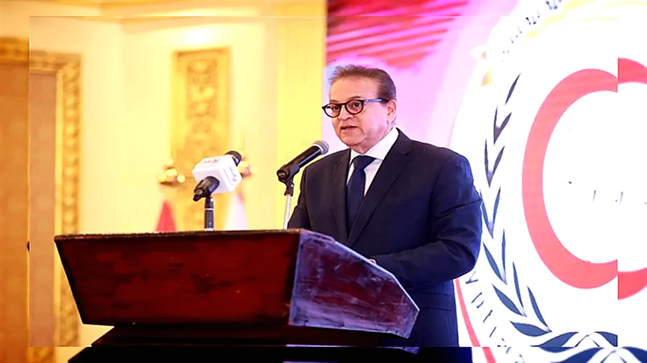 المصري يجمع بين وزير الصحة يتحدث في احتفالية اليوم العالمي
