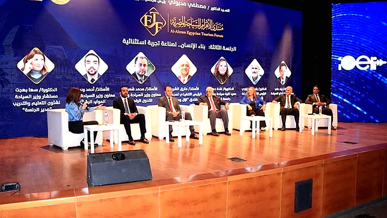 بناء الإنسان لصناعة جلسة حوارية في منصة السياحة المصرية ت