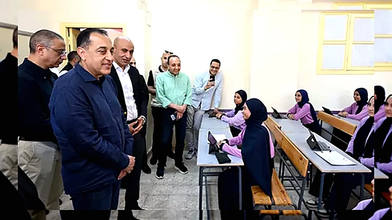 تطوير التعليم أولوية رئيس الوزراء يتفقد مجمع مدارس