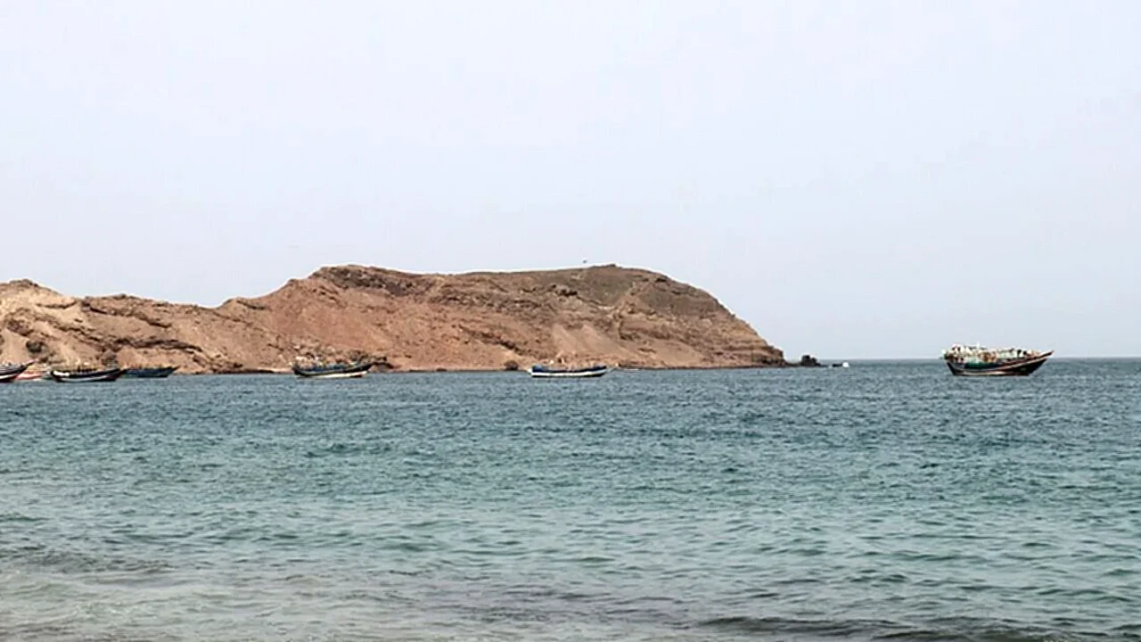 الحوثيون يعلنون تنفيذ هجوم صاروخي على السعودية مع تصاعد التوتر في البحر الأحمر