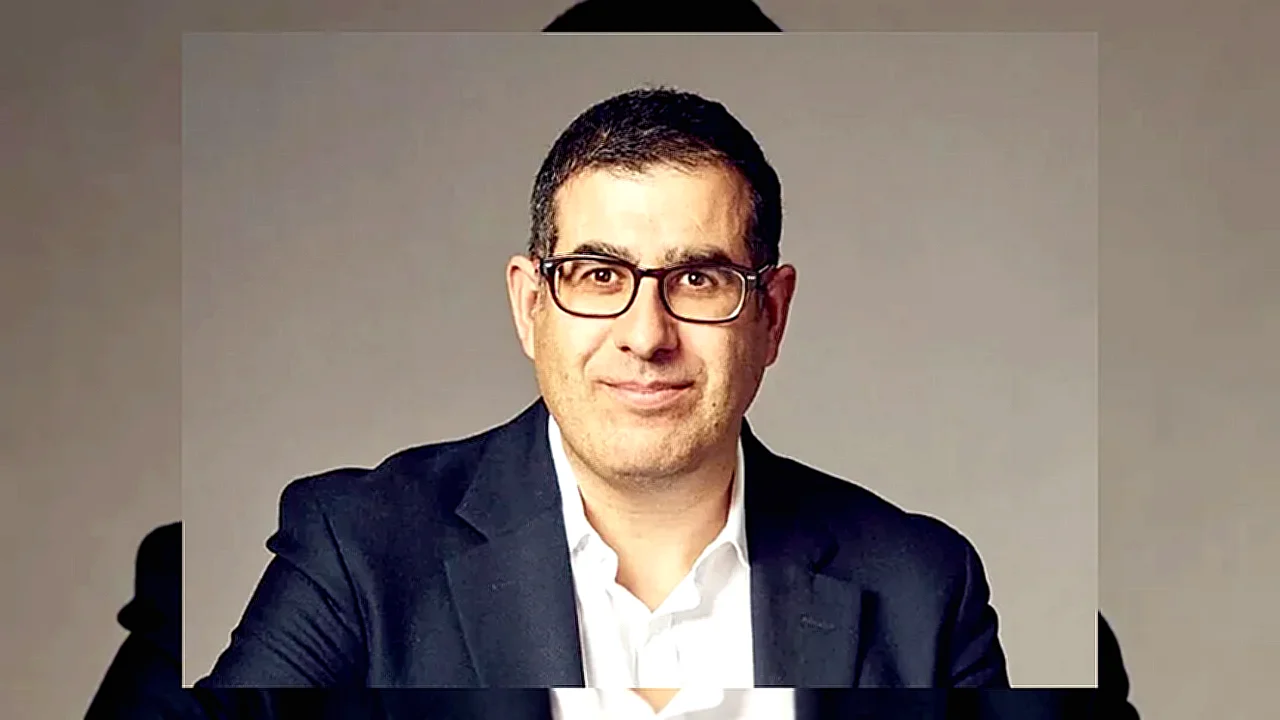 خافيير بلاس رسم توضيحي لأسعار النفط عند 100 دولار ومضيق هرمز