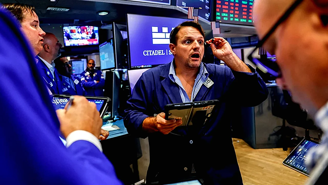 دولار وموجة بيع شاشات التداول وأداء الأسواق مع تأثر أسعار