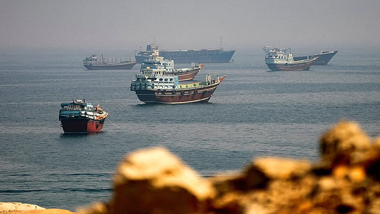 رئيس إيران يطالب الولايات المتحدة باختيار إنهاء الحرب