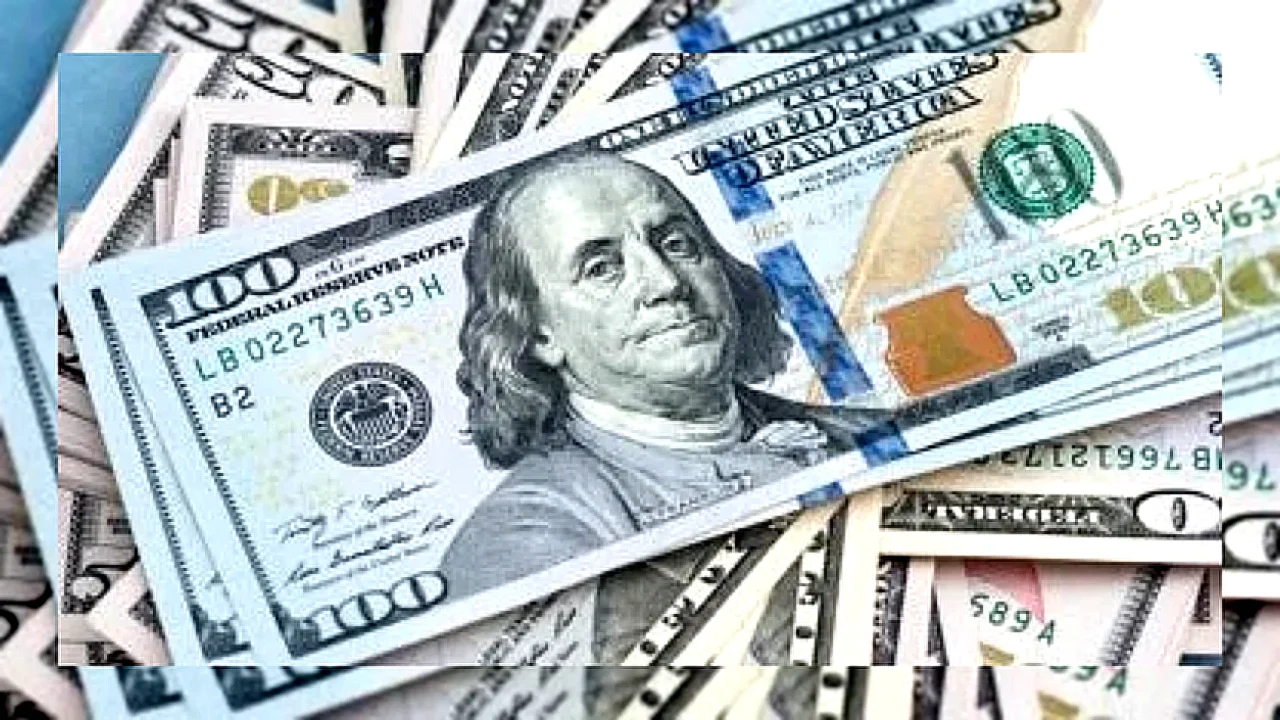 سعر الدولار الأمريكي يرتفع في البنوك