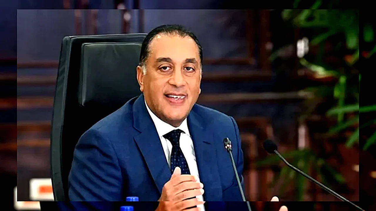 عددًا من المشروعات الدكتور مصطفى مدبولي رئيس الوزراء