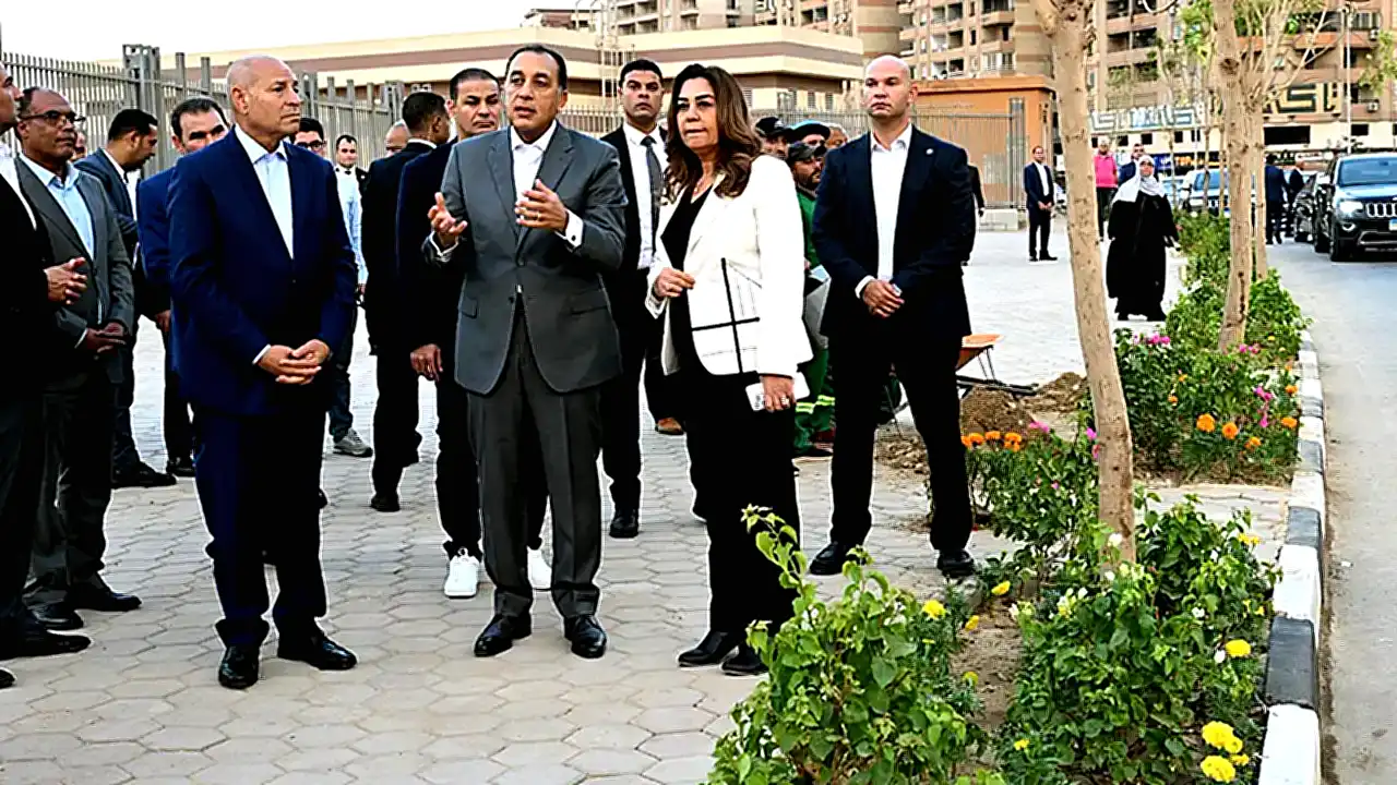 عددًا من مشروعات رئيس مجلس الوزراء خلال جولته لتفقد