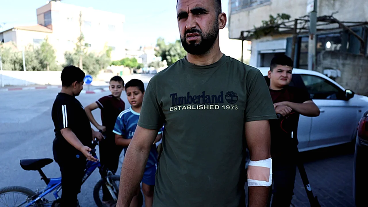 فلسطينيون يروون تفاصيل مستوطنون إسرائيليون يهاجمون منزلًا