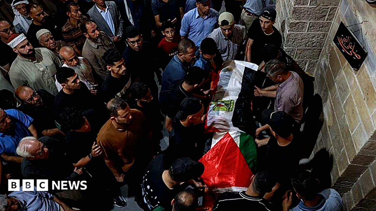فلسطينيون ينعون محمد الوحيدي منظم عروض كأس العالم في غزة قُتل بغارة إسرائيلية