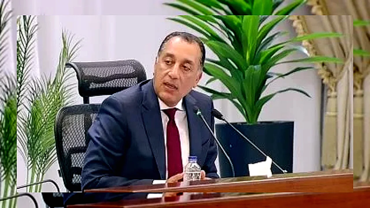 رئيس الوزراء يبدأ جولة موسعة لافتتاح 9 مشروعات صناعية باقتصادية قناة السويس