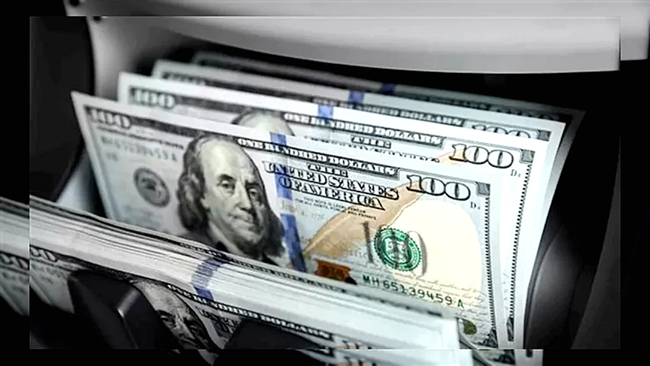 لماذا قفز سعر الجنيه مقابل الدولار خلال تعاملات اليوم