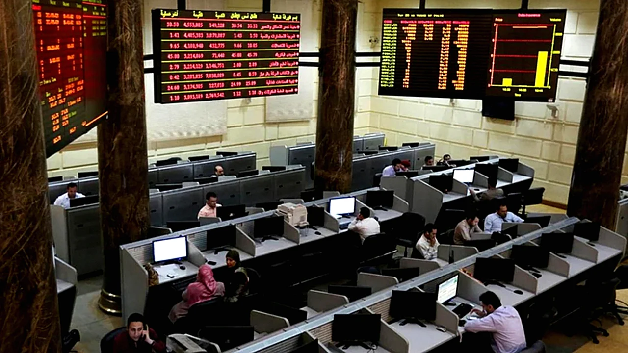 مؤشر البورصة شاشات تداول توضح حركة خلال جلسة اليوم