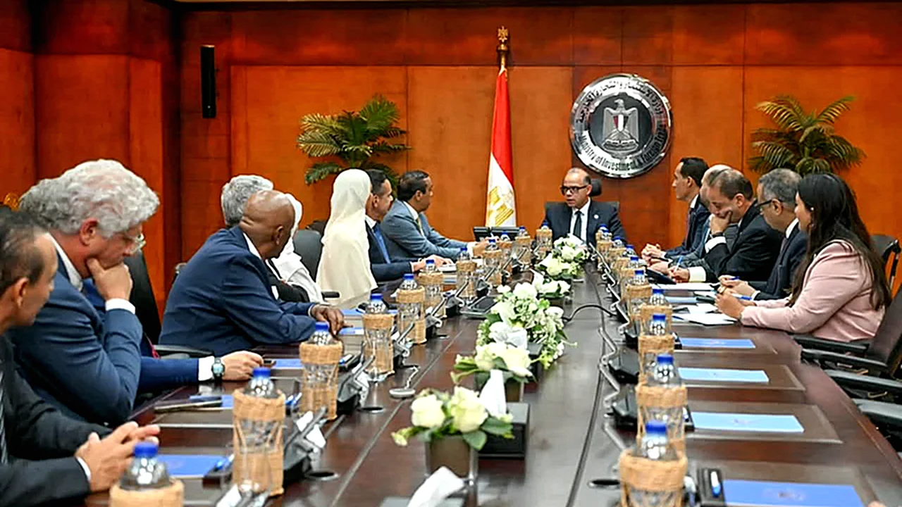 مجموعة الفطيم الإماراتية مباحثات وزير الاستثمار مع الفطيم