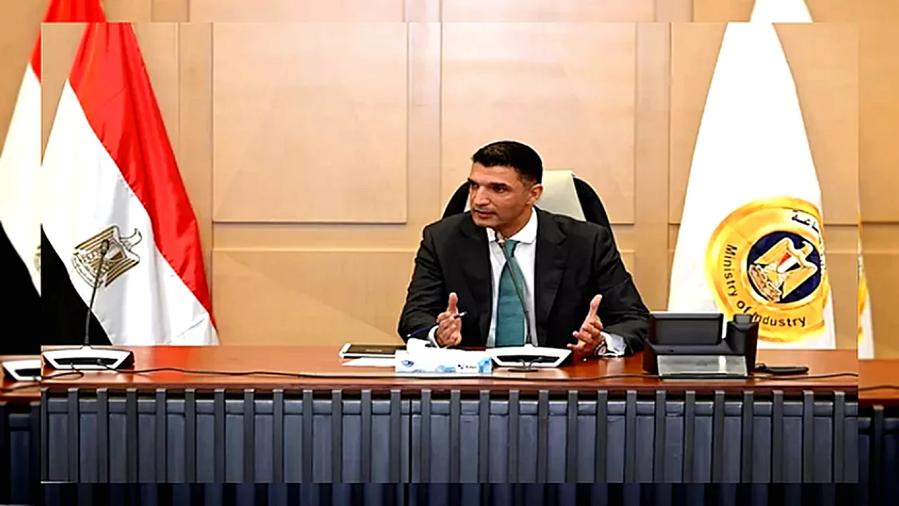 مركز تحديث الصناعة وزير الصناعة يشهد توقيع بروتوكولات