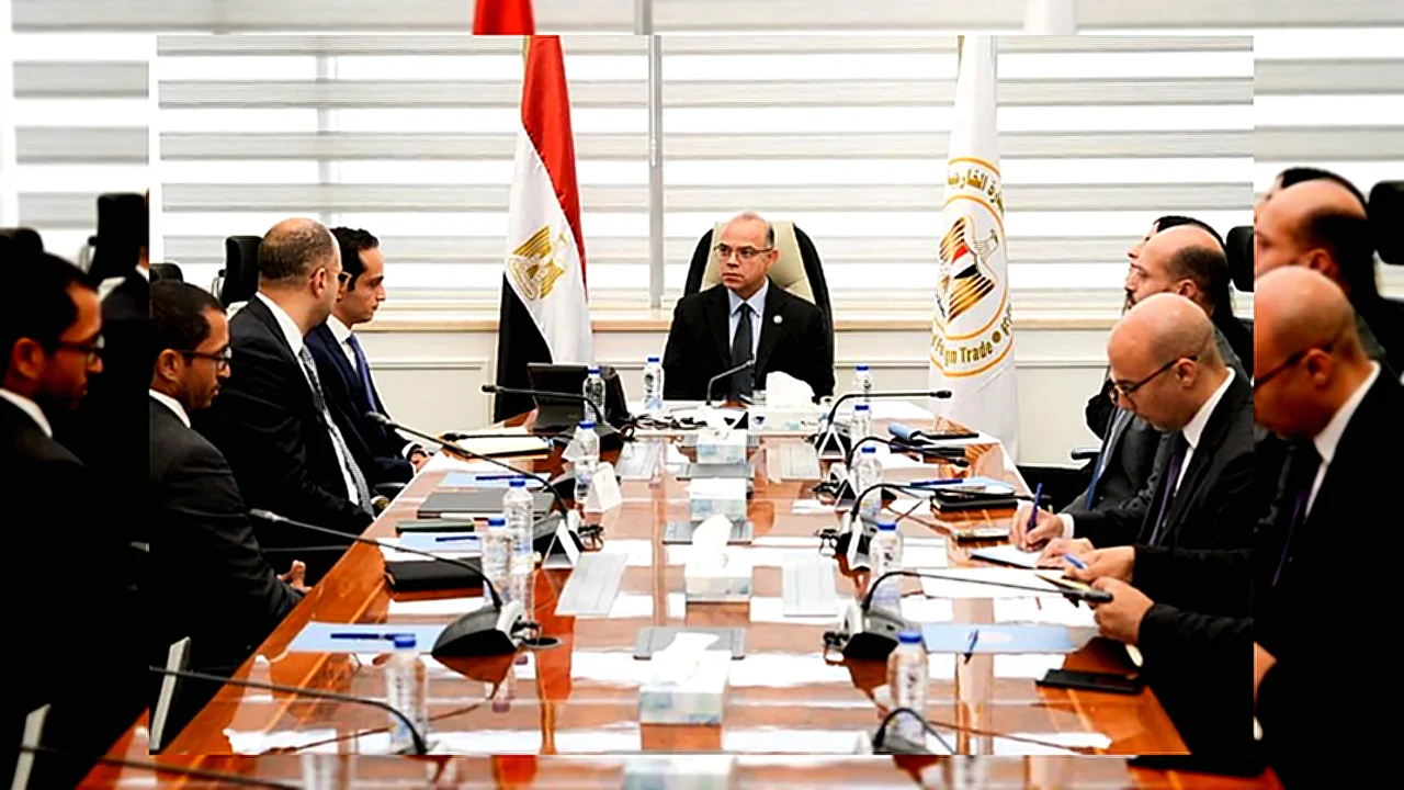 مصر تمتلك المقومات مركز ا إقليمي - وزير الاستثمار خلال