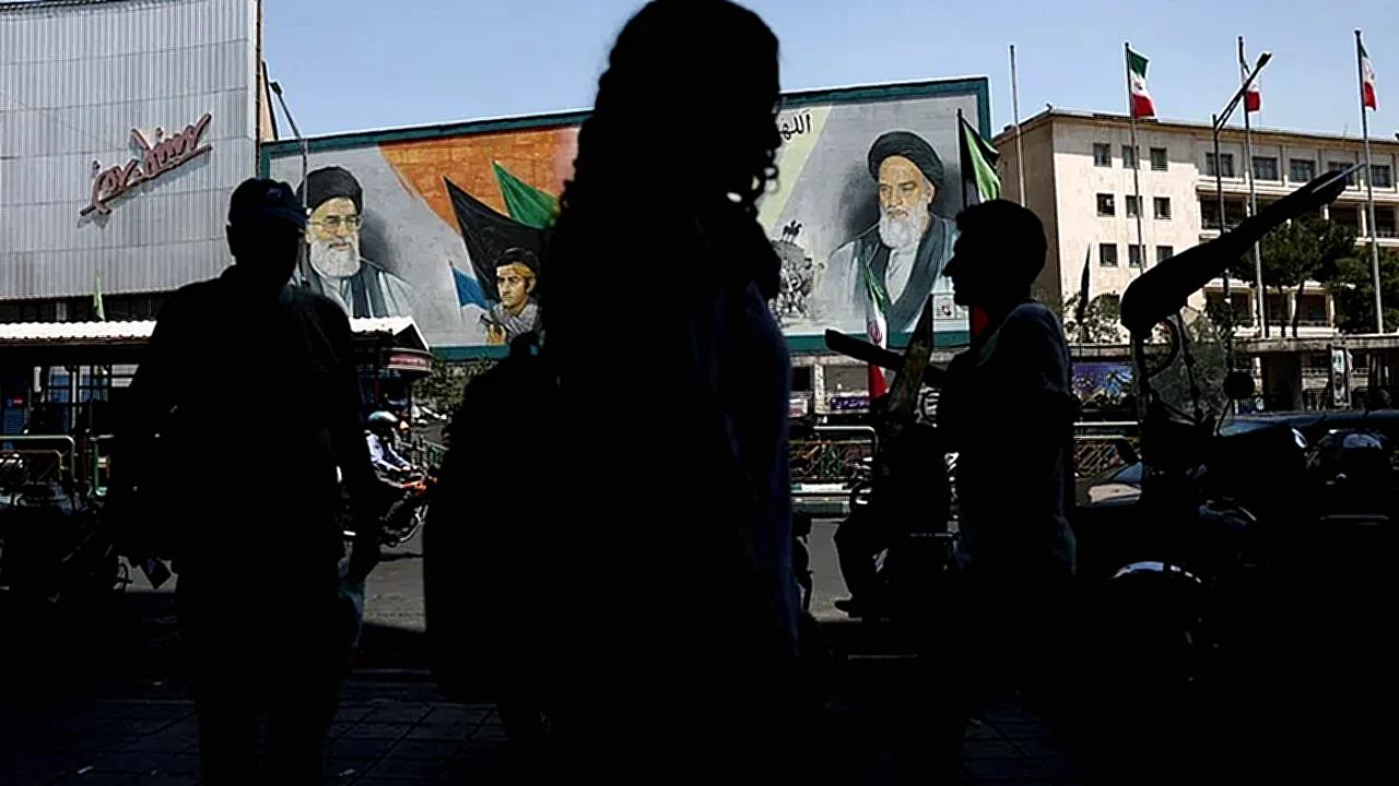 مضيق هرمز موقع عسكري في الخليج بعد هجمات إيران على القواعد