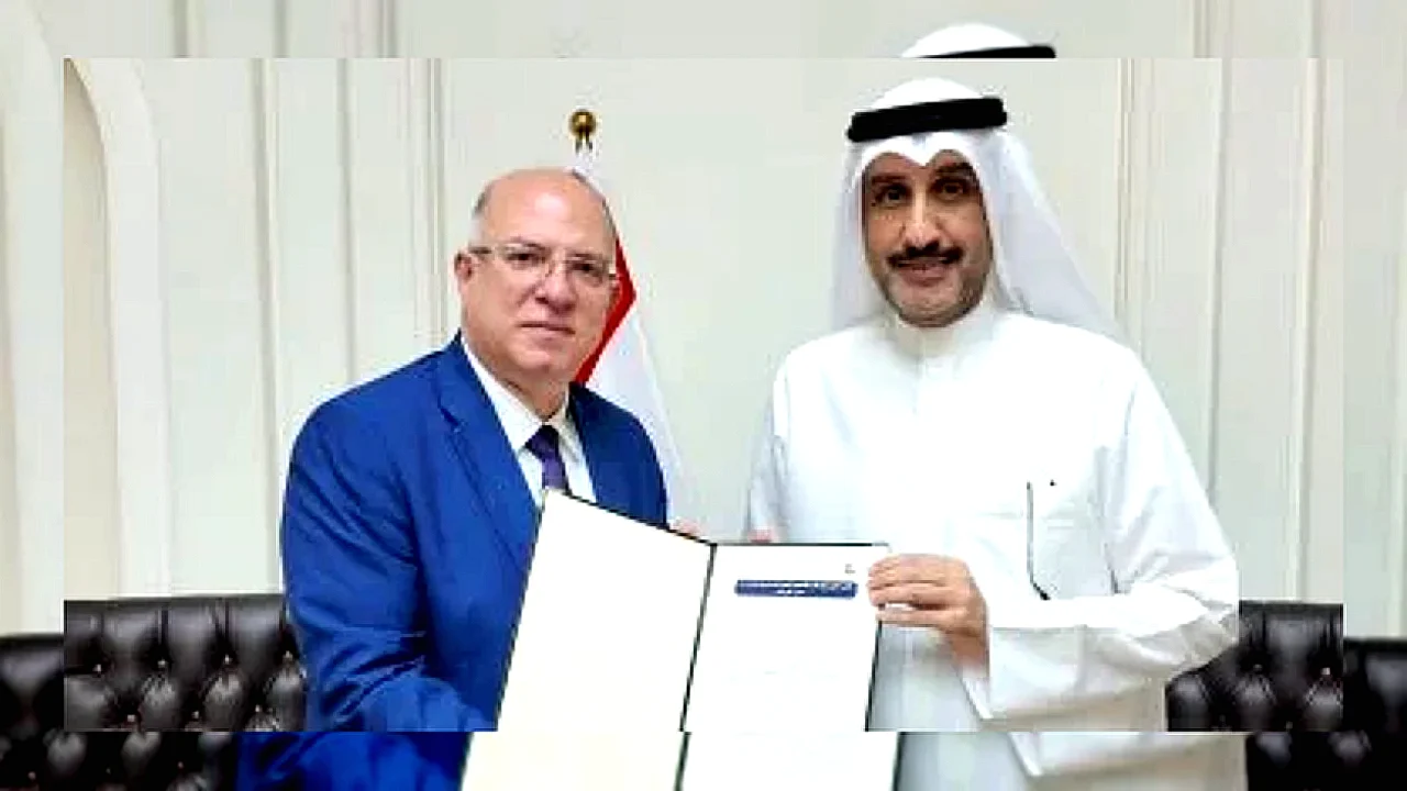 وزير العمل اللبناني يسلم منظمة العمل العربية تقريرا عن أضرار الاعتداءات الإسرائيلية