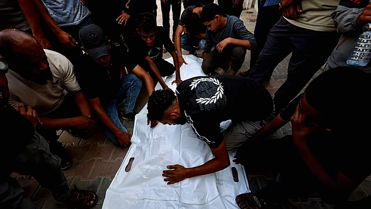 وفاة 1574 فلسطينياً جنازة فلسطينيين في غزة تحتوي على وفاة