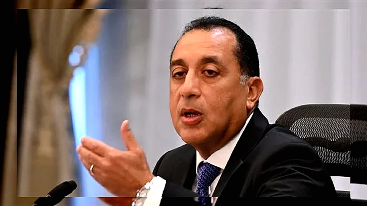 يتفقد تطوير قصر رئيس الوزراء مصطفى مدبولي خلال تفقده تطوير