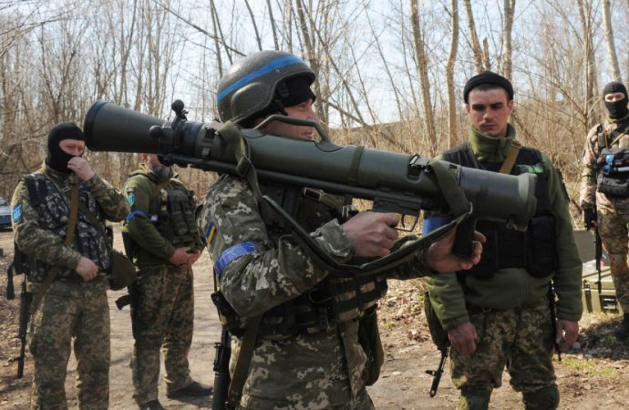 أمريكا تعاني نقص مخزون السلاح بسبب إستهلاك أوكرانيا